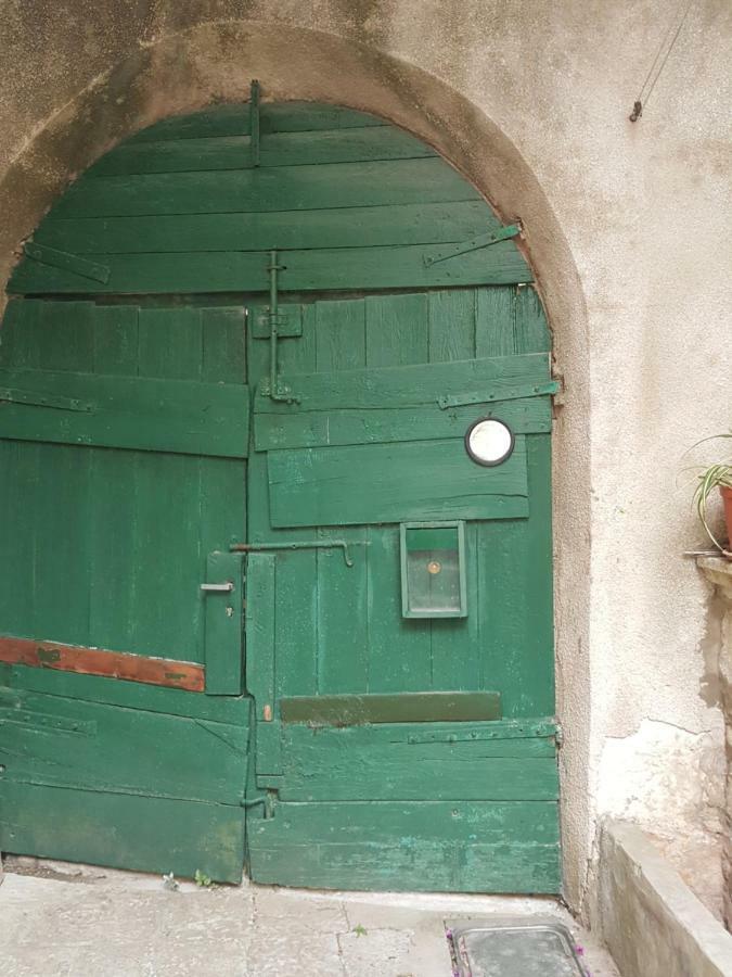 Apartmani Sole Vis Exteriér fotografie